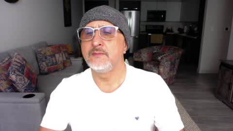 Snapshot of latinnous chatting on February 2, 4:54 pm QS - INDEPENDENT MODEL online show from February 2, 4:54 pm