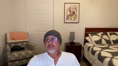 Snapshot of latinnous chatting on October 23, 5:42 am QS - INDEPENDENT MODEL online show from October 23, 5:42 am