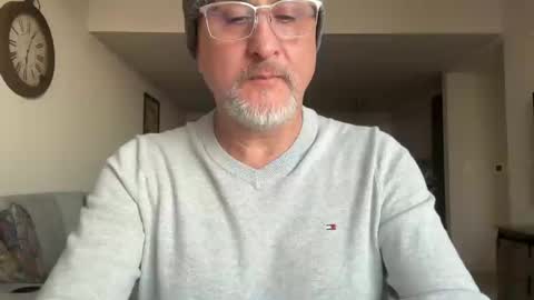 Snapshot of latinnous chatting on March 12, 11:01 pm QS - INDEPENDENT MODEL online show from March 12, 11:01 pm