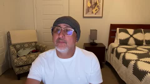 Snapshot of latinnous chatting on October 15, 4:27 am QS - INDEPENDENT MODEL online show from October 15, 4:27 am