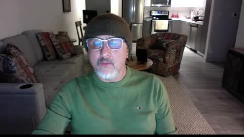 Snapshot of latinnous chatting on March 1, 7:08 am QS - INDEPENDENT MODEL online show from March 1, 7:08 am