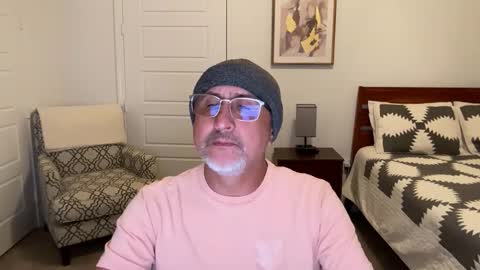 Snapshot of latinnous chatting on October 17, 3:43 am QS - INDEPENDENT MODEL online show from October 17, 3:43 am