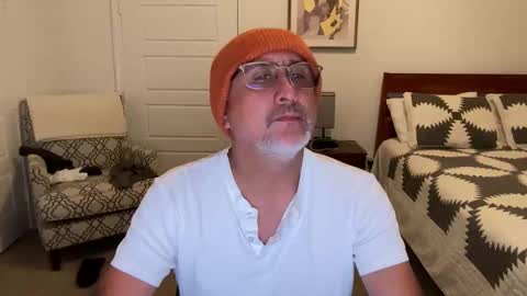 Snapshot of latinnous chatting on October 22, 3:42 am QS - INDEPENDENT MODEL online show from October 22, 3:42 am