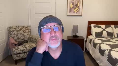 Snapshot of latinnous chatting on October 18, 5:55 am QS - INDEPENDENT MODEL online show from October 18, 5:55 am