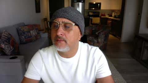 Snapshot of latinnous chatting on February 6, 3:20 pm QS - INDEPENDENT MODEL online show from February 6, 3:20 pm