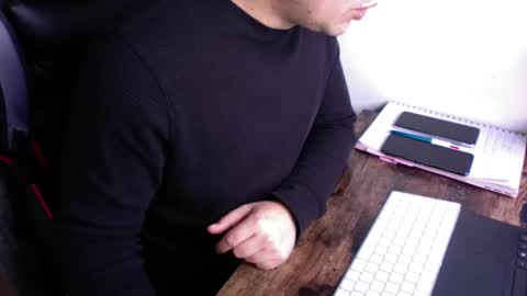 Snapshot of latino8484 chatting on February 10, 10:31 am latino8484 online show from February 10, 10:31 am