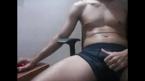 Snapshot of latintropikal chatting on February 19, 5:05 am Latin Flow online show from February 19, 5:05 am