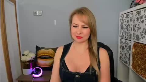 Latoya online show from February 20, 9:20 pm