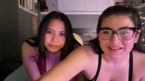 Snapshot of lau_mamacita chatting on January 1, 12:21 am lau_mamacita online show from January 1, 12:21 am