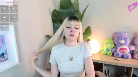 laukyubey1 online show from December 1, 8:29 pm