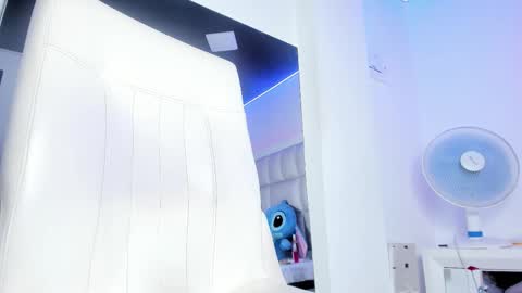 laura__js_ online show from November 22, 4:55 am