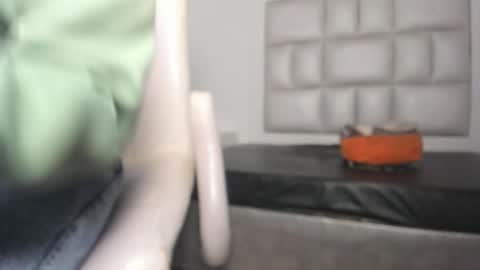 laura__js_ online show from September 29, 3:27 am