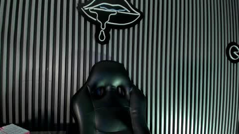 Snapshot of laura_aristizabal_19 chatting on February 26, 4:05 pm Laura online show from February 26, 4:05 pm