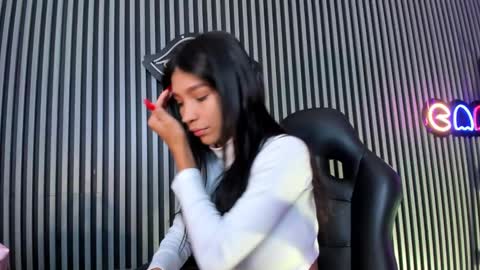 Snapshot of laura_aristizabal_19 chatting on February 7, 1:01 pm Laura online show from February 7, 1:01 pm