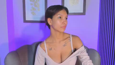 Snapshot of laura_aristizabal_19 chatting on September 9, 12:38 pm Laura online show from September 9, 12:38 pm