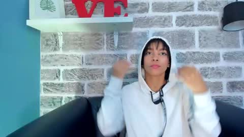 Snapshot of laura_aristizabal_19 chatting on March 3, 6:56 pm Laura online show from March 3, 6:56 pm