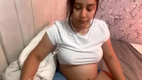 Snapshot of laura_d23 chatting on February 12, 2:03 am laura online show from February 12, 2:03 am