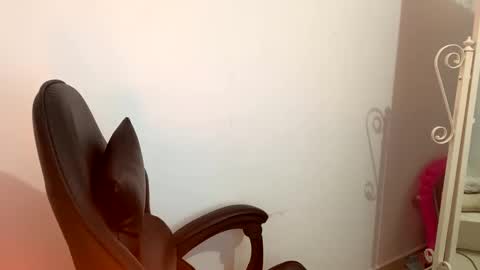 Snapshot of laura_d23 chatting on September 17, 12:25 am laura online show from September 17, 12:25 am