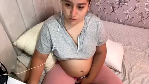 Snapshot of laura_d23 chatting on February 22, 3:45 am laura online show from February 22, 3:45 am