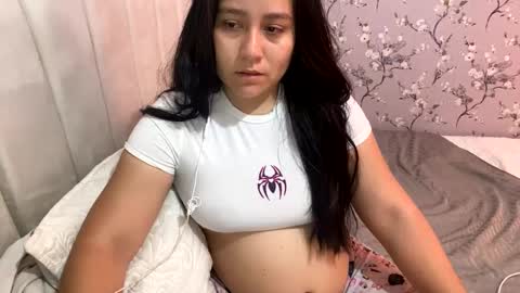 Snapshot of laura_d23 chatting on February 3, 3:53 am laura online show from February 3, 3:53 am