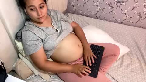 Snapshot of laura_d23 chatting on February 22, 6:50 am laura online show from February 22, 6:50 am