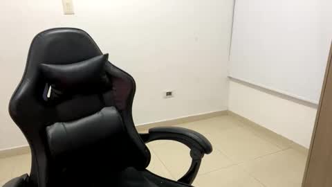 laura online show from October 18, 12:26 am