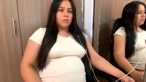 Snapshot of laura_d23 chatting on March 11, 2:32 am laura online show from March 11, 2:32 am
