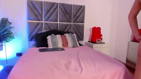 laura_dicardy online show from September 22, 7:40 pm