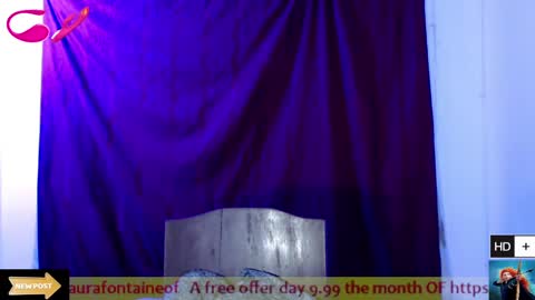 Snapshot of laura_fountain_ chatting on January 23, 11:15 pm weedcam Curly Laura OF    online show from January 23, 11:15 pm