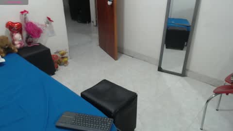 laura_foxx2379 online show from September 30, 2:11 am