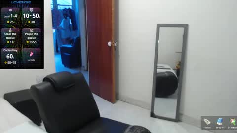 Snapshot of laura_foxx2379 chatting on January 27, 5:37 pm laura_foxx2379 online show from January 27, 5:37 pm
