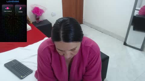 Snapshot of laura_foxx2379 chatting on March 11, 12:44 am laura_foxx2379 online show from March 11, 12:44 am