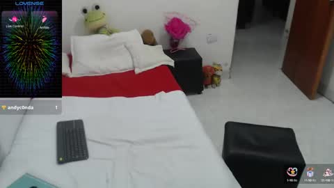 Snapshot of laura_foxx2379 chatting on March 11, 11:37 pm laura_foxx2379 online show from March 11, 11:37 pm