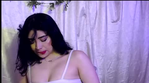 laura_pink01 online show from March 8, 12:00 am