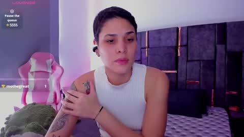 Laura Rose online show from March 1, 6:43 pm