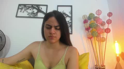 LAURA SOE online show from January 11, 4:36 pm