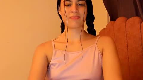 LAURA SOE online show from February 1, 10:40 pm