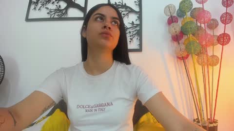 LAURA SOE online show from January 11, 1:22 pm
