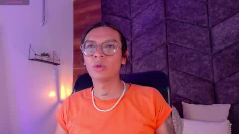 lauraagomezz__ online show from September 25, 9:00 pm