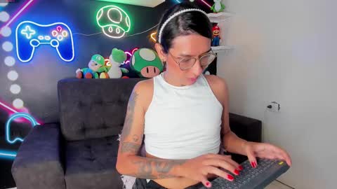 lauraagomezz__ online show from March 4, 1:55 am