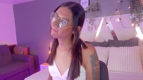 lauraagomezz__ online show from October 4, 8:39 pm