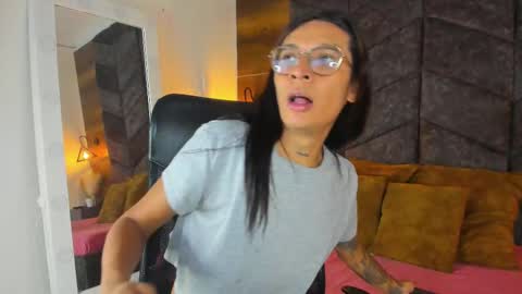 lauraagomezz__ online show from February 15, 7:28 pm