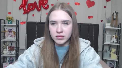 LauraHlot online show from February 6, 9:50 pm