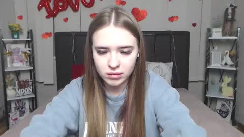 LauraHlot online show from February 27, 8:01 pm