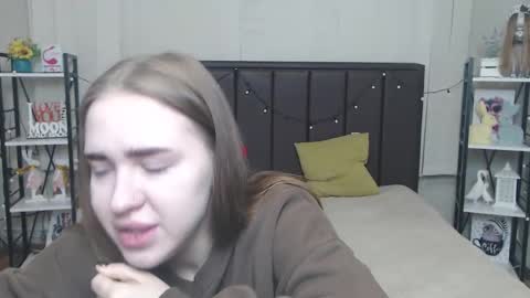 LauraHlot online show from September 25, 6:20 am