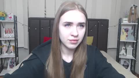 LauraHlot online show from October 18, 5:44 am