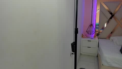 laura  online show from February 20, 7:16 pm