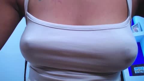 lauramossart online show from November 19, 6:24 am