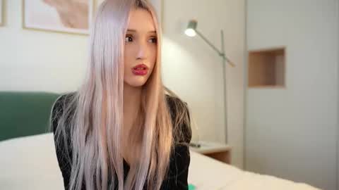 Laura online show from September 22, 8:07 am