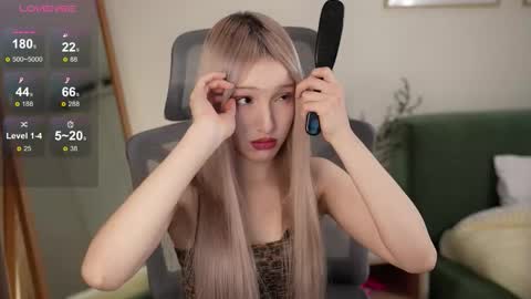 Laura online show from October 13, 5:59 pm